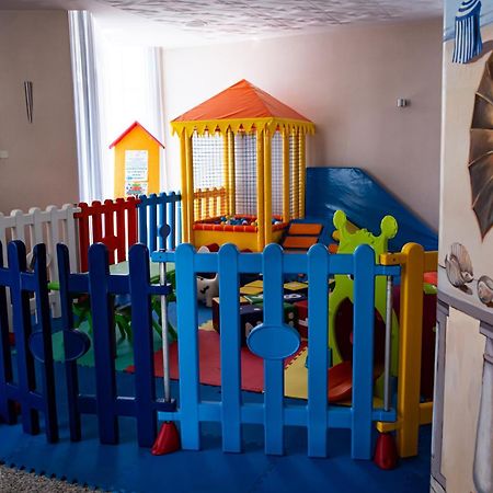 Hotel Meripol ألبا أدرياتيكا المظهر الخارجي الصورة