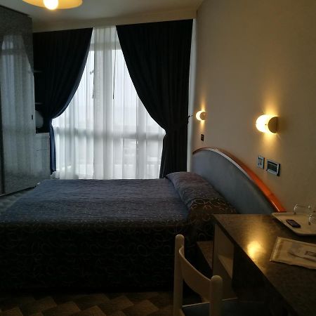 Hotel Meripol ألبا أدرياتيكا المظهر الخارجي الصورة