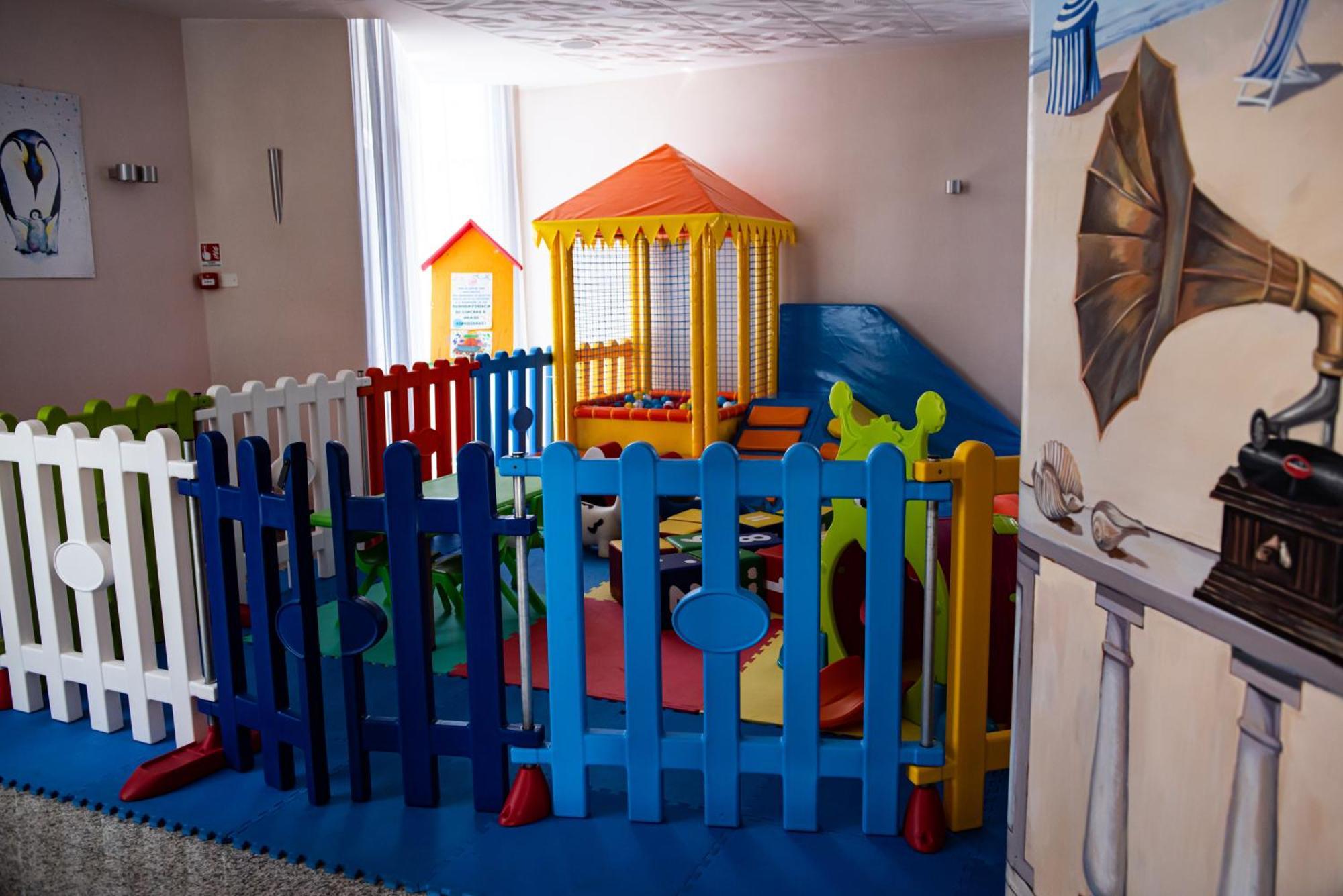 Hotel Meripol ألبا أدرياتيكا المظهر الخارجي الصورة