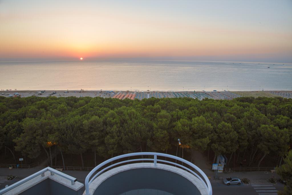 Hotel Meripol ألبا أدرياتيكا المظهر الخارجي الصورة