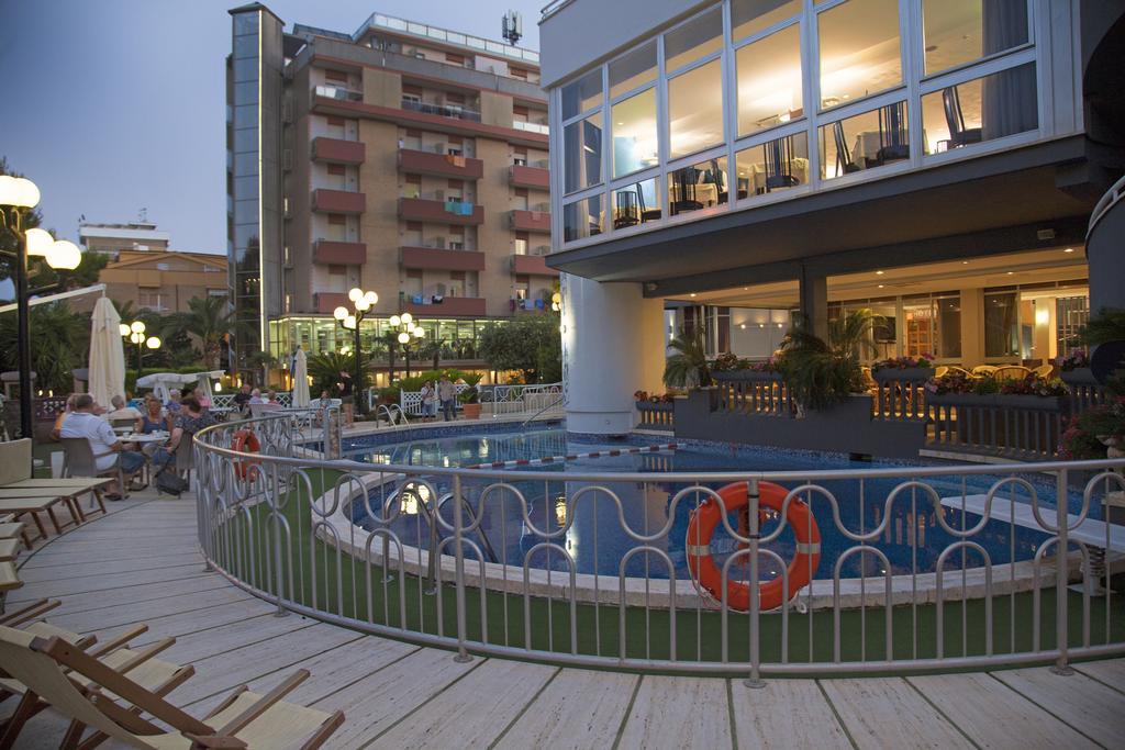 Hotel Meripol ألبا أدرياتيكا المظهر الخارجي الصورة