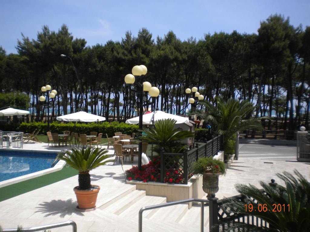 Hotel Meripol ألبا أدرياتيكا المظهر الخارجي الصورة