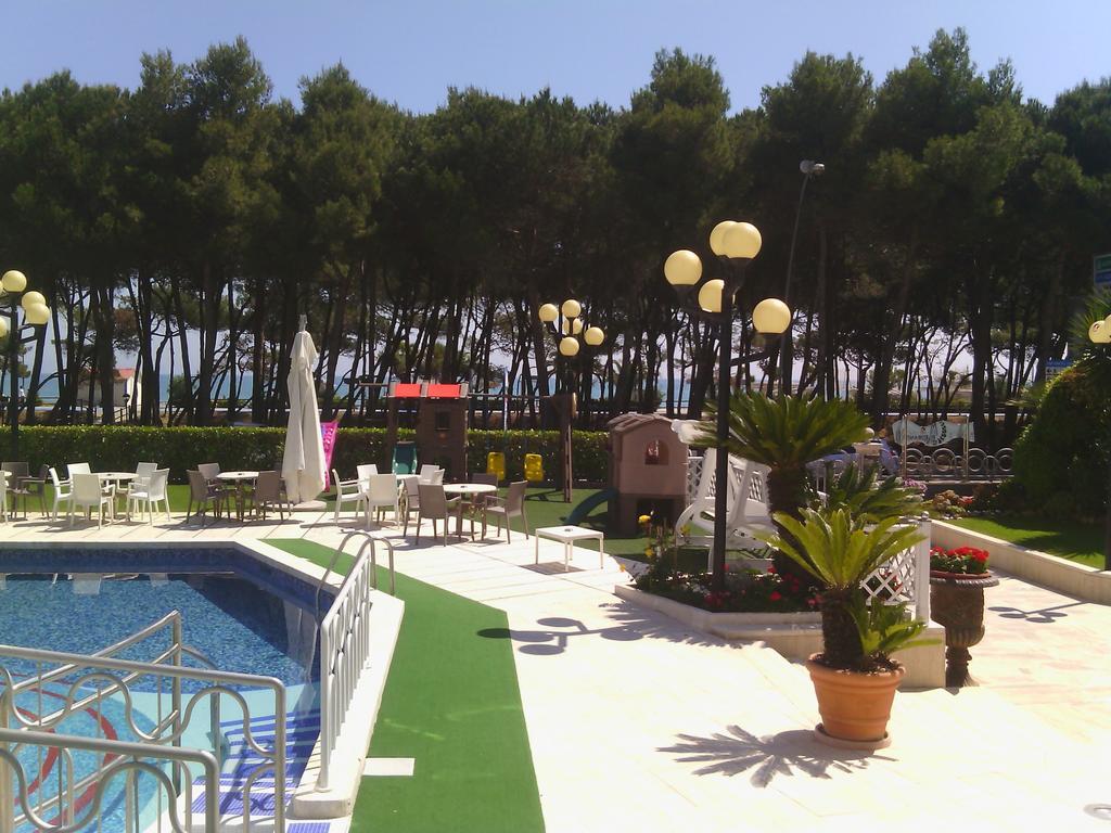 Hotel Meripol ألبا أدرياتيكا المظهر الخارجي الصورة