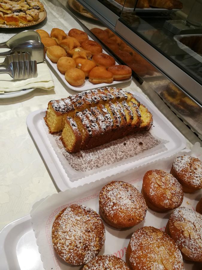 Hotel Meripol ألبا أدرياتيكا المظهر الخارجي الصورة