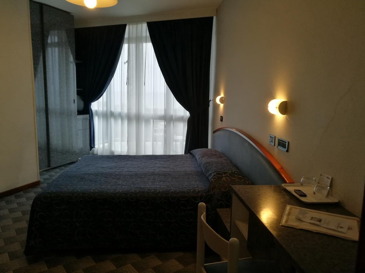 Hotel Meripol ألبا أدرياتيكا المظهر الخارجي الصورة