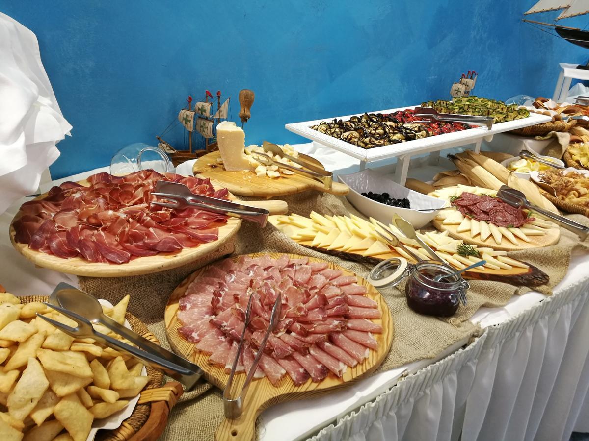 Hotel Meripol ألبا أدرياتيكا المظهر الخارجي الصورة