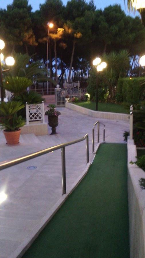 Hotel Meripol ألبا أدرياتيكا المظهر الخارجي الصورة